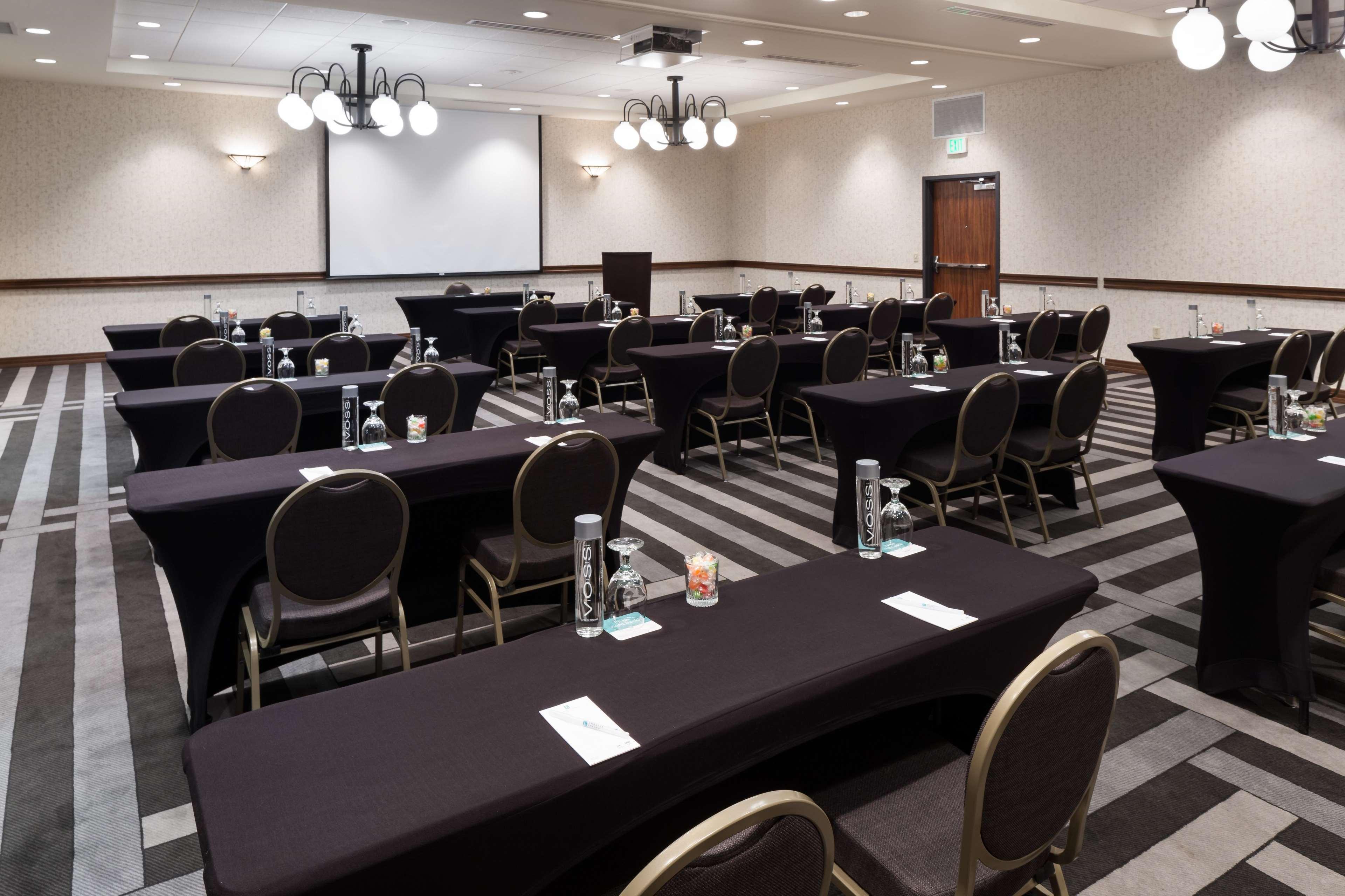 Embassy Suites Anchorage Eksteriør billede