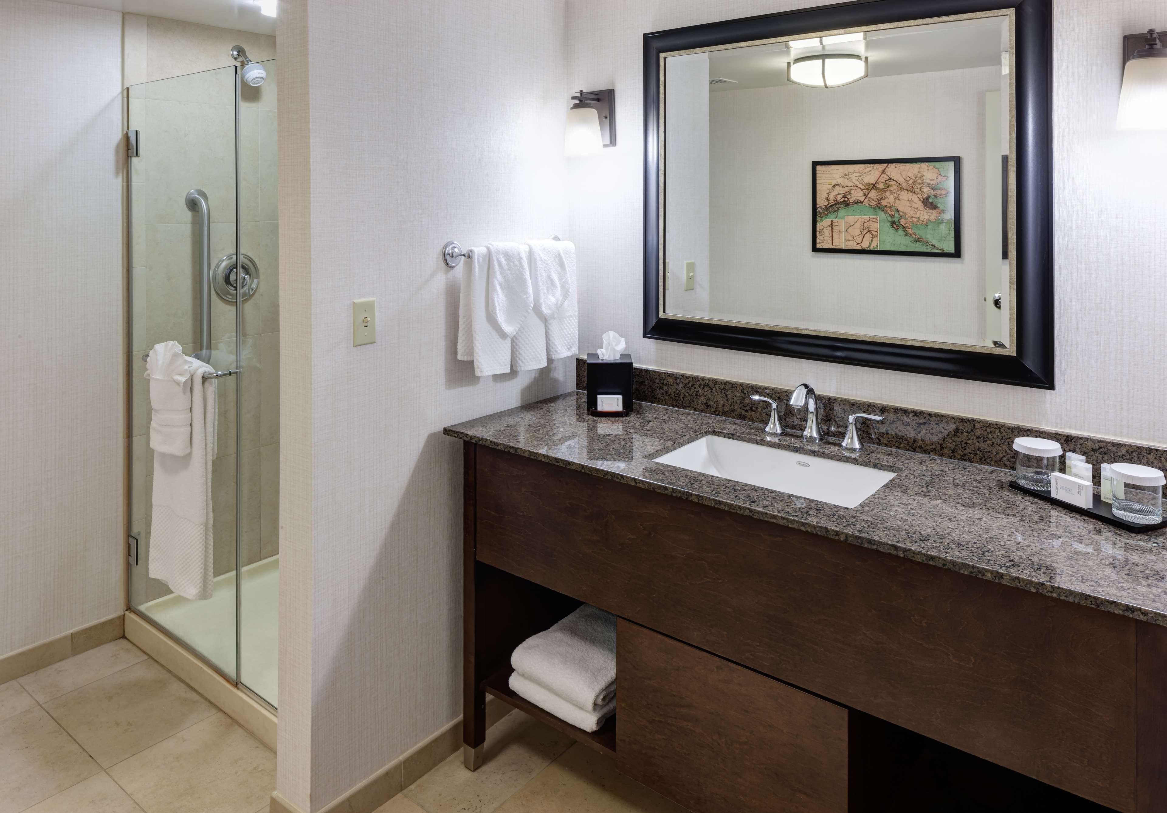 Embassy Suites Anchorage Eksteriør billede